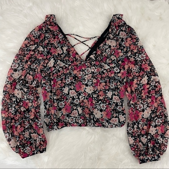 NWT Dynamite Semi-Cropped Long Sleeve Floral Top With Lace-Up Back Size Large - Picture 1 of 6